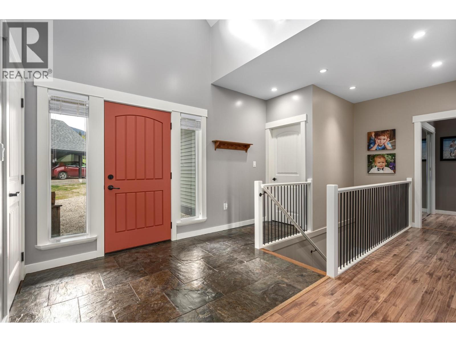 787 Crescent Bay Road, Nakusp