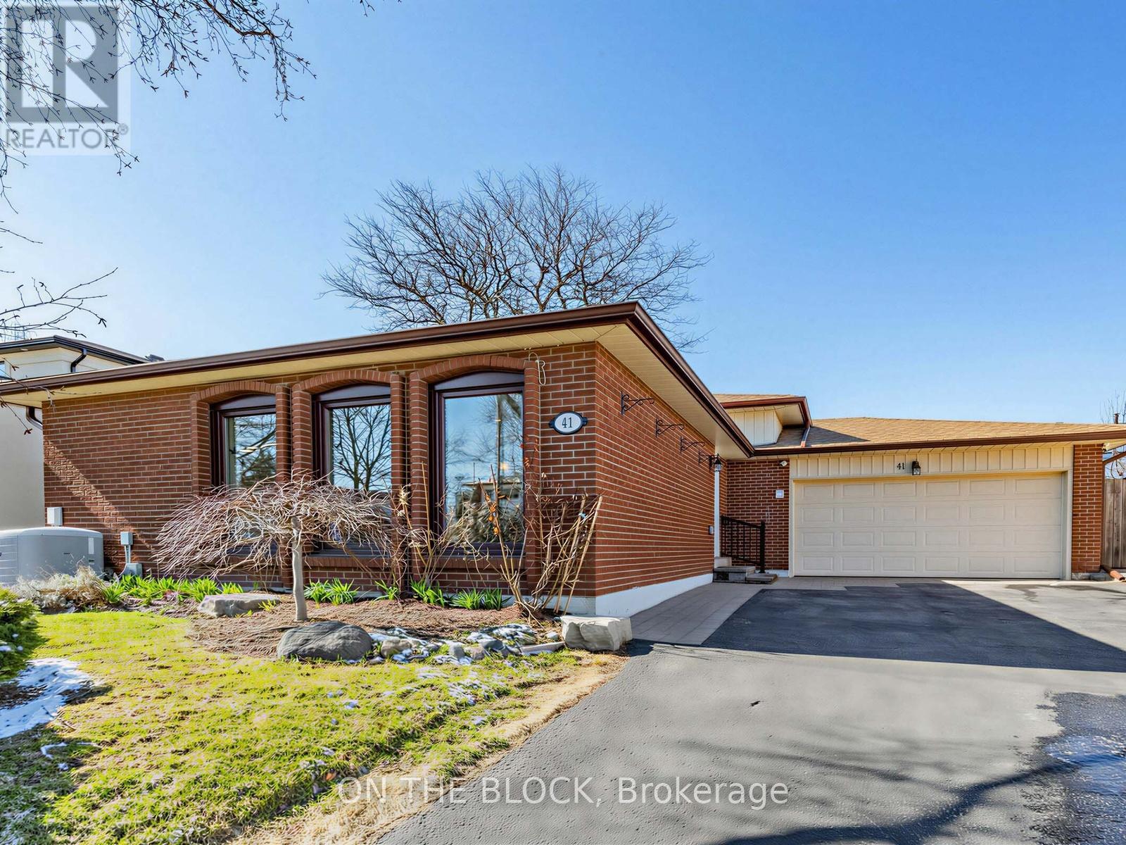 41 EASTLEA CRESCENT - 1