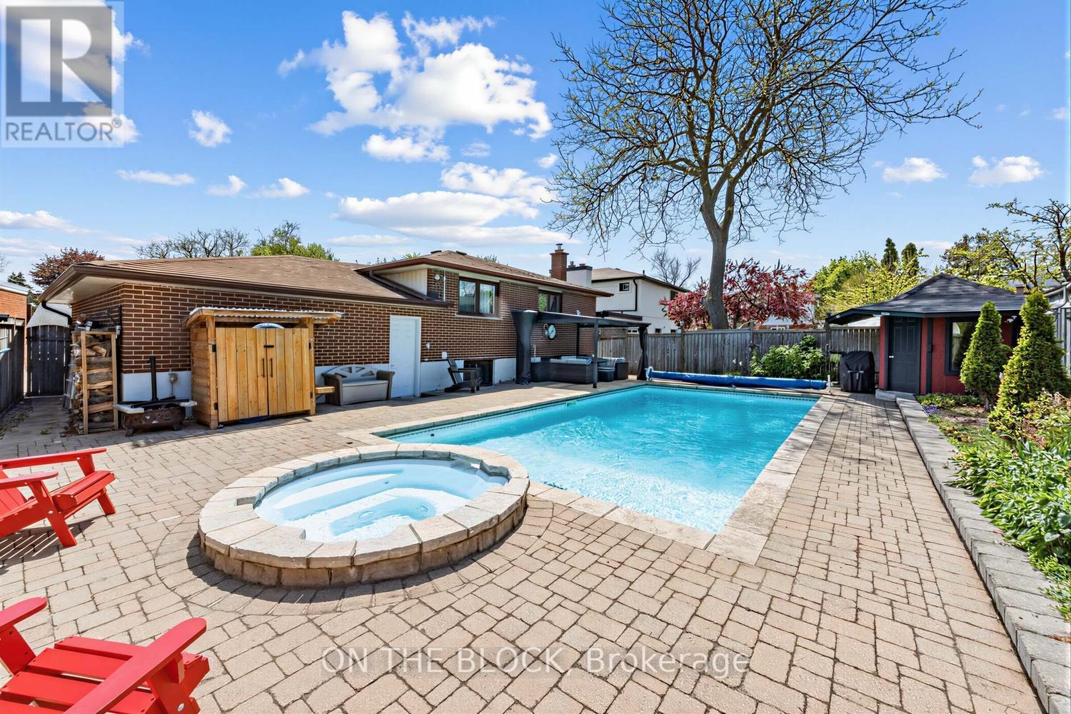 41 EASTLEA CRESCENT - 44