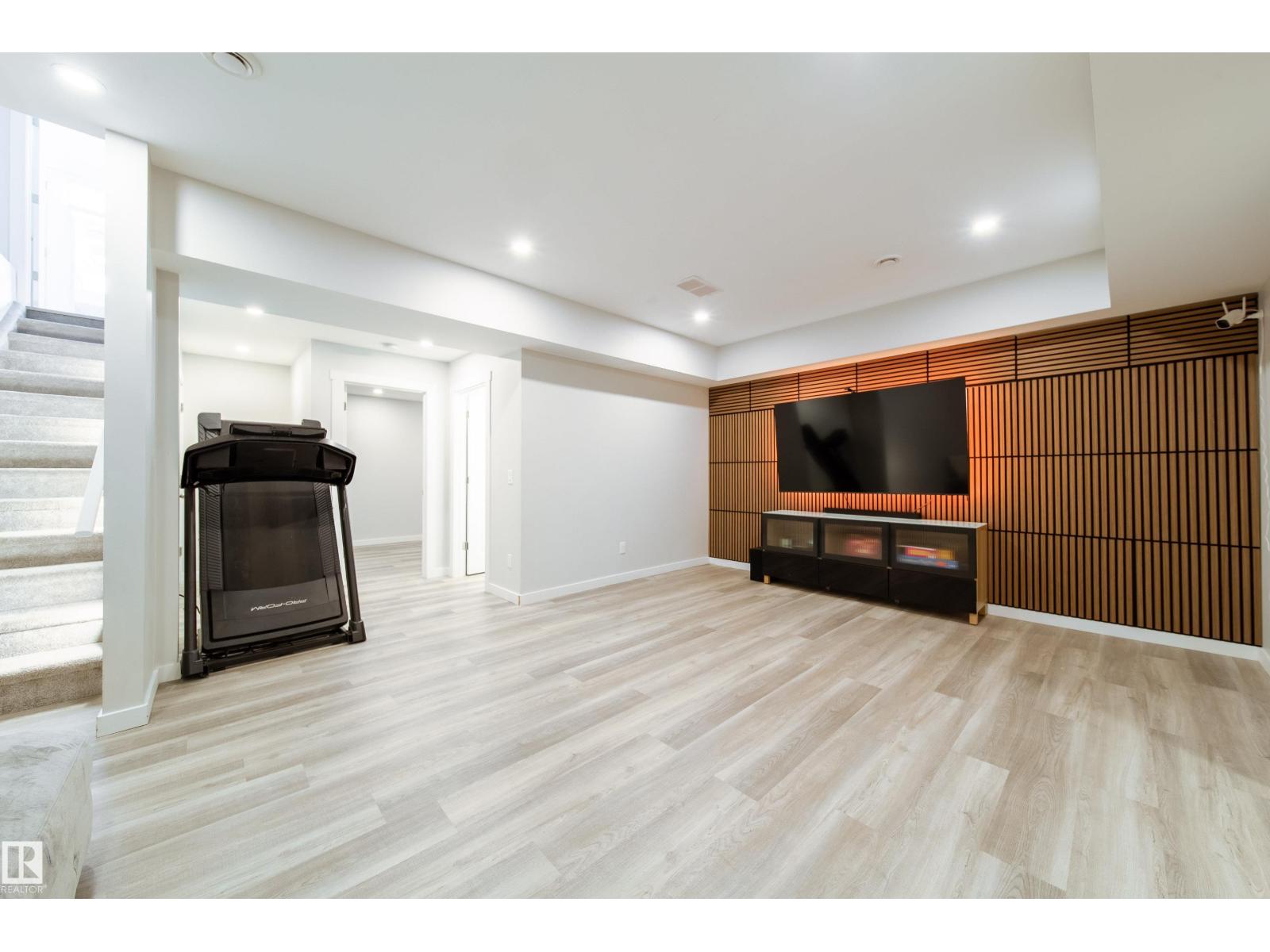 22931 96 AV NW - 32