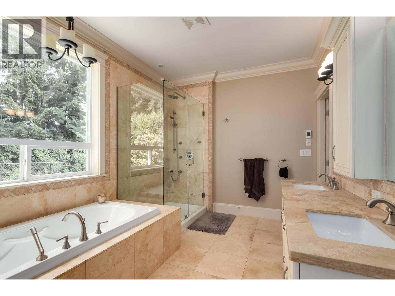 352 ST. JAMES CRESCENT, West Vancouver