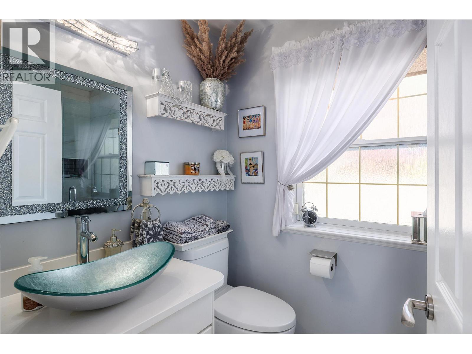 5273 Sutherland Road - 12