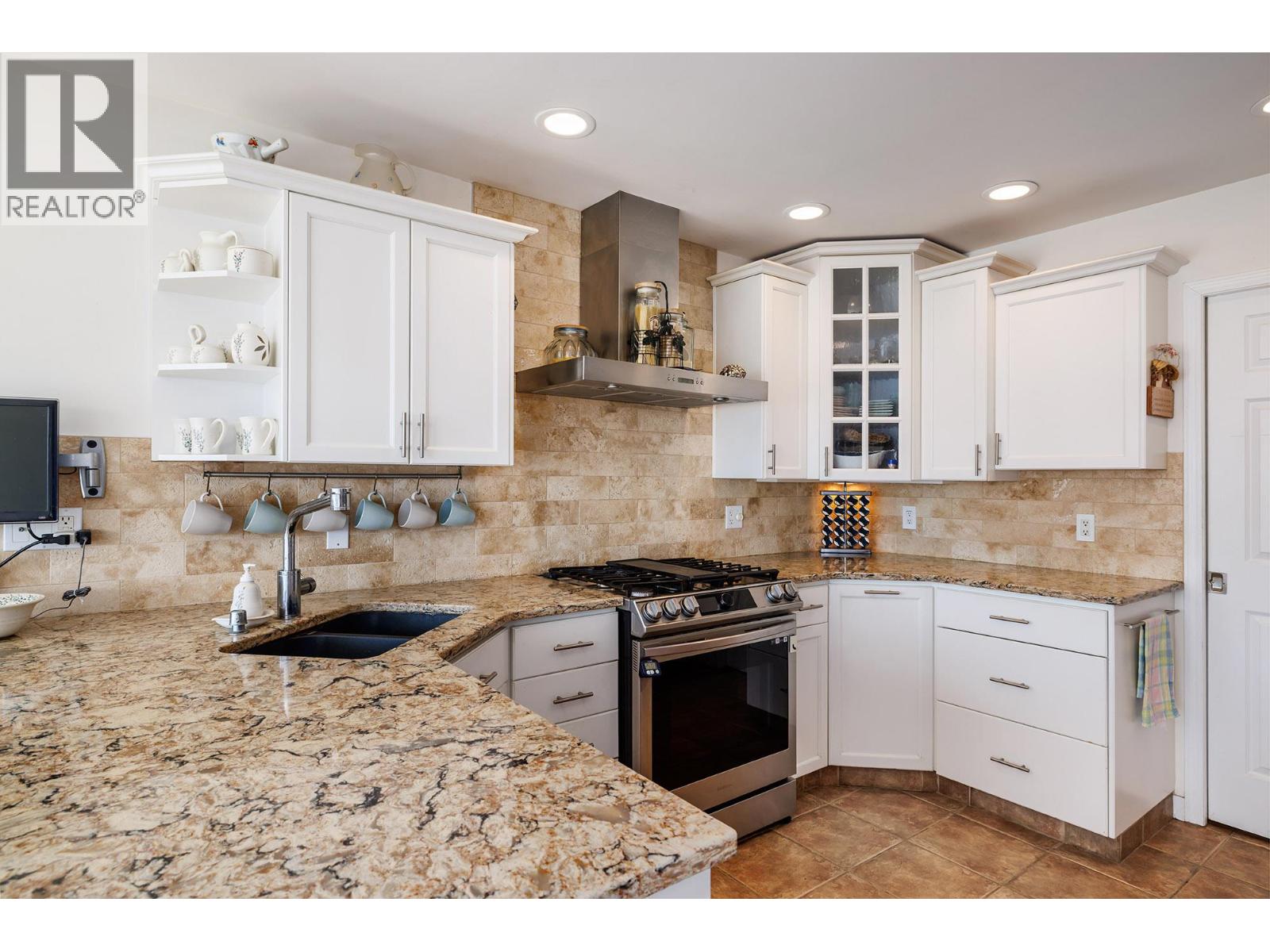 5273 Sutherland Road - 9