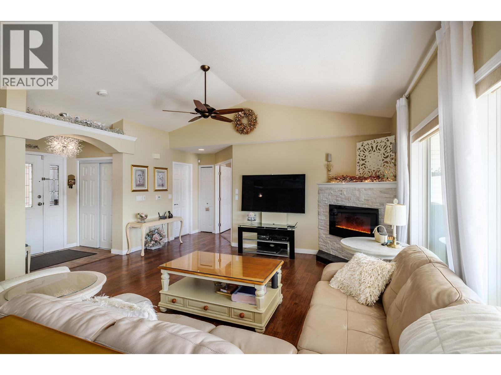 5273 Sutherland Road - 4