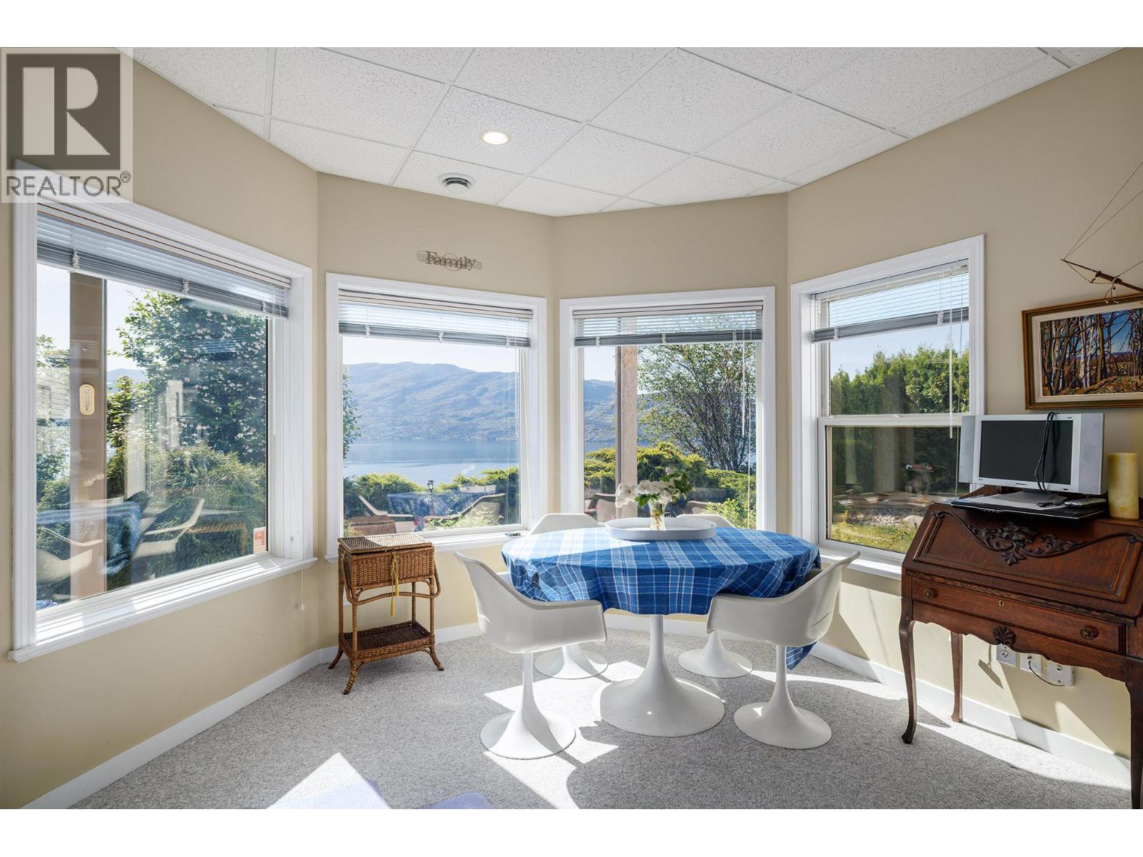 5273 Sutherland Road - 24