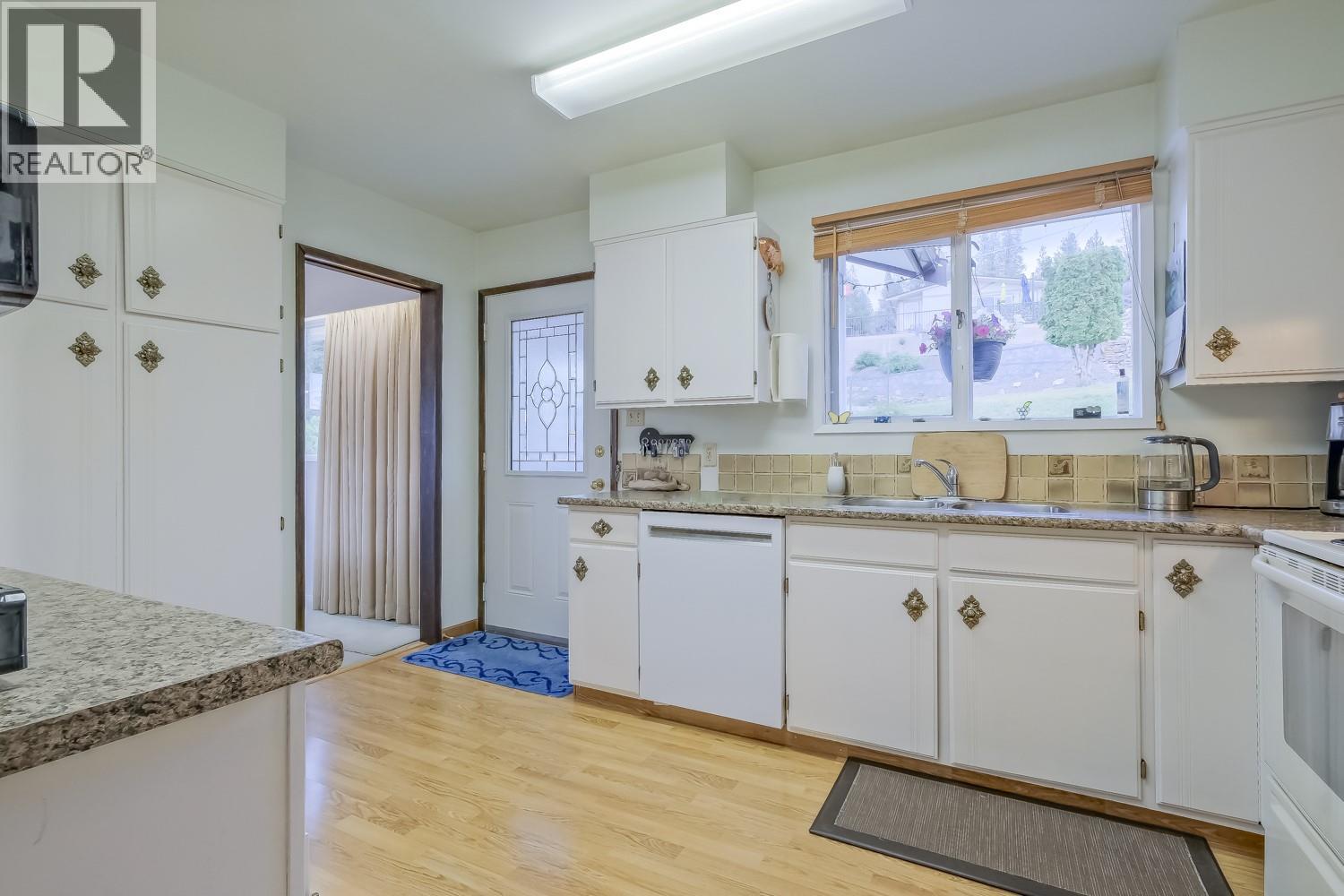 326 CARMEL Crescent - 4