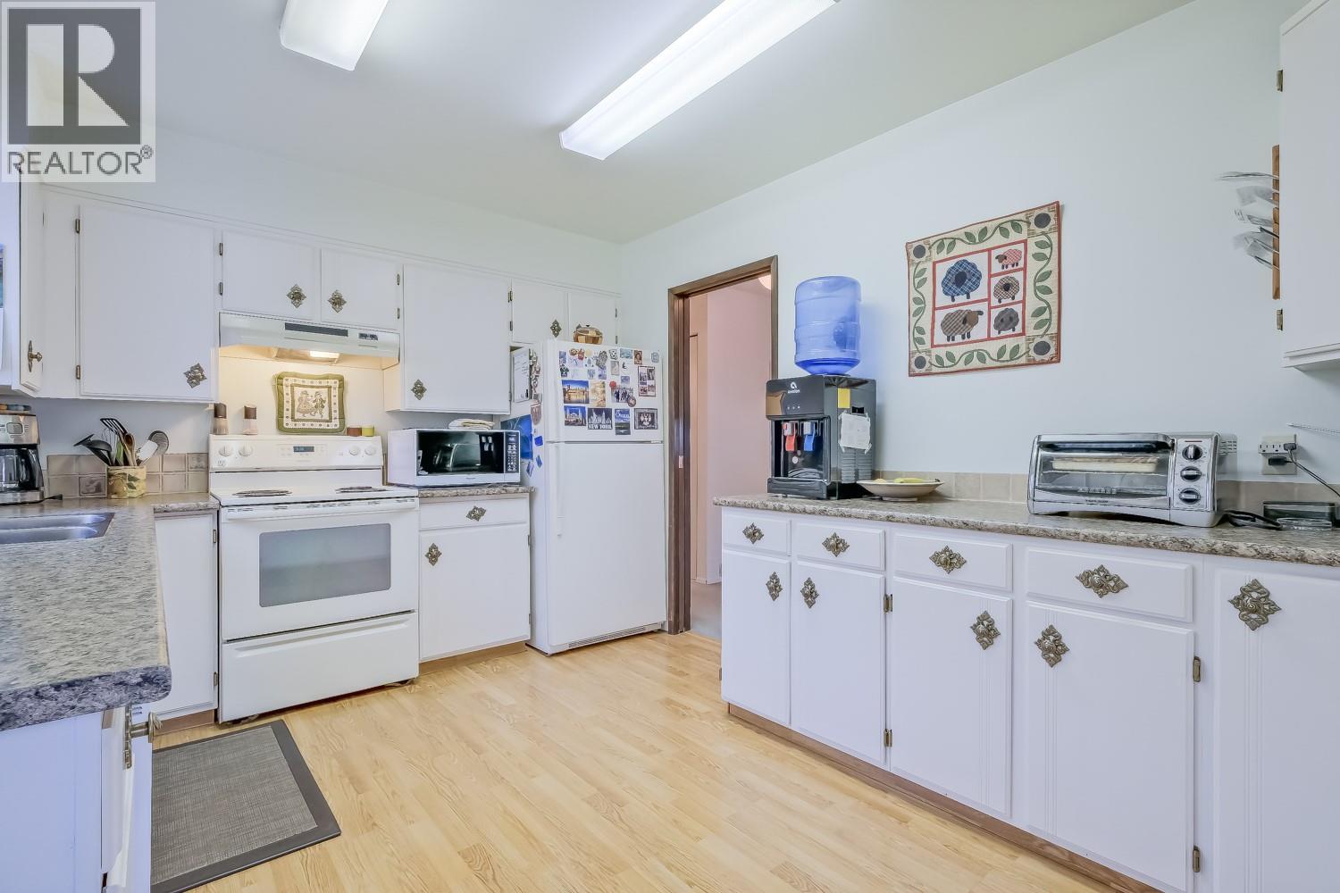 326 CARMEL Crescent - 3
