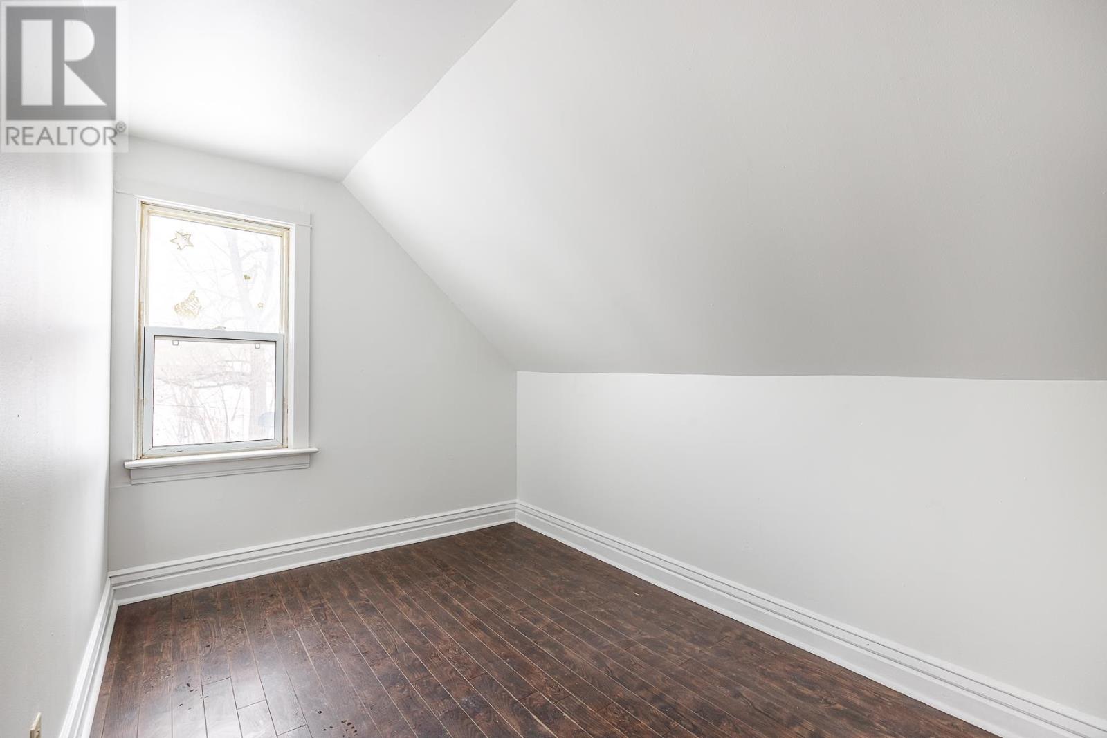 340 Wellington ST - 18