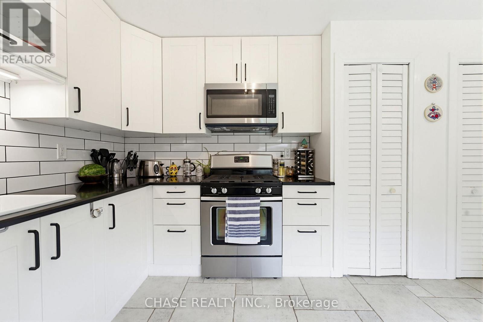 632 GREENHILL AVENUE - 22