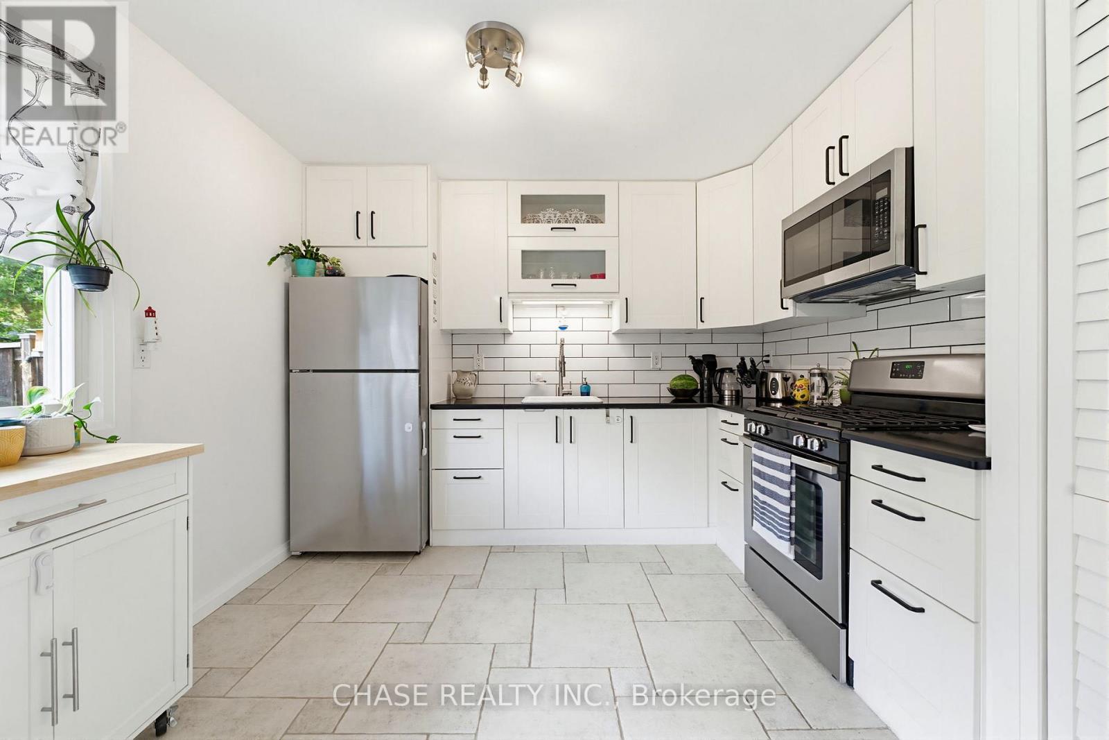 632 GREENHILL AVENUE - 23
