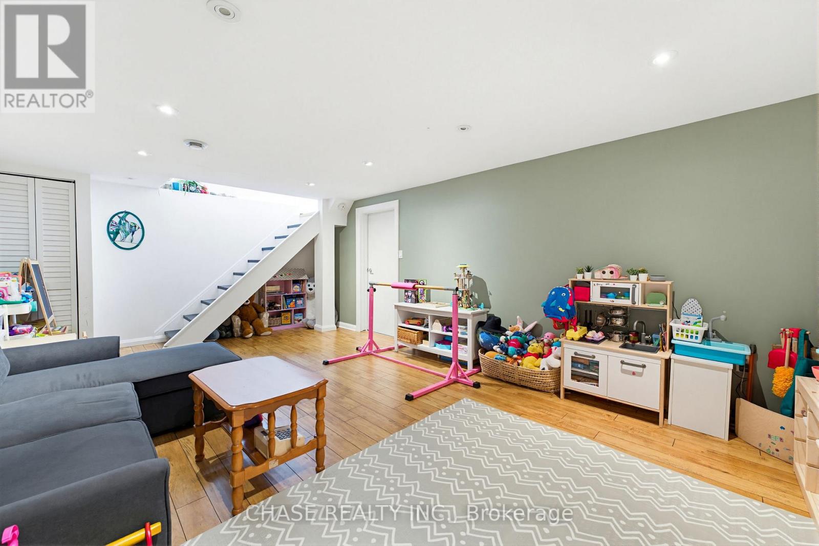 632 GREENHILL AVENUE - 33