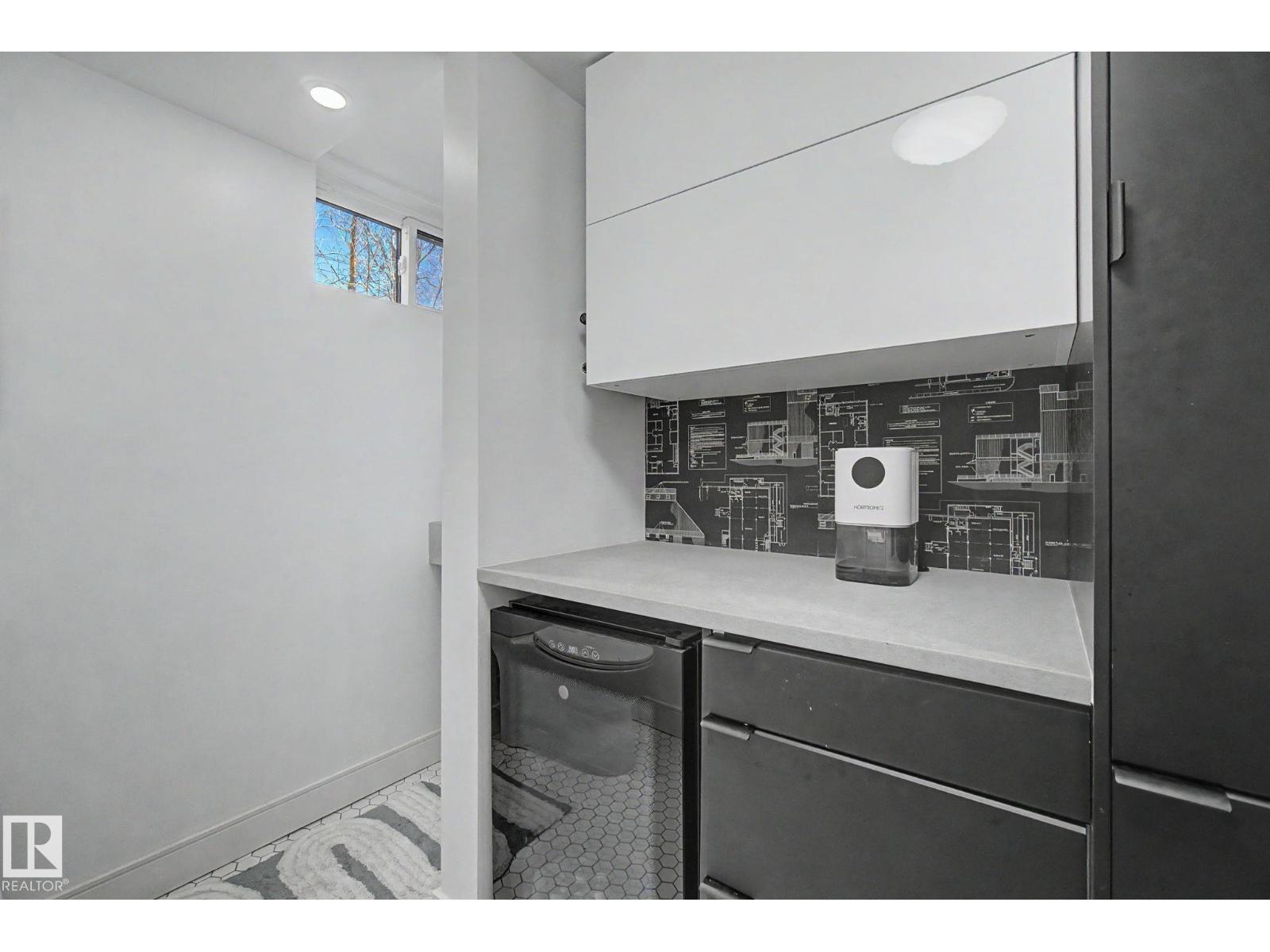 7550 81 AV NW NW - 36