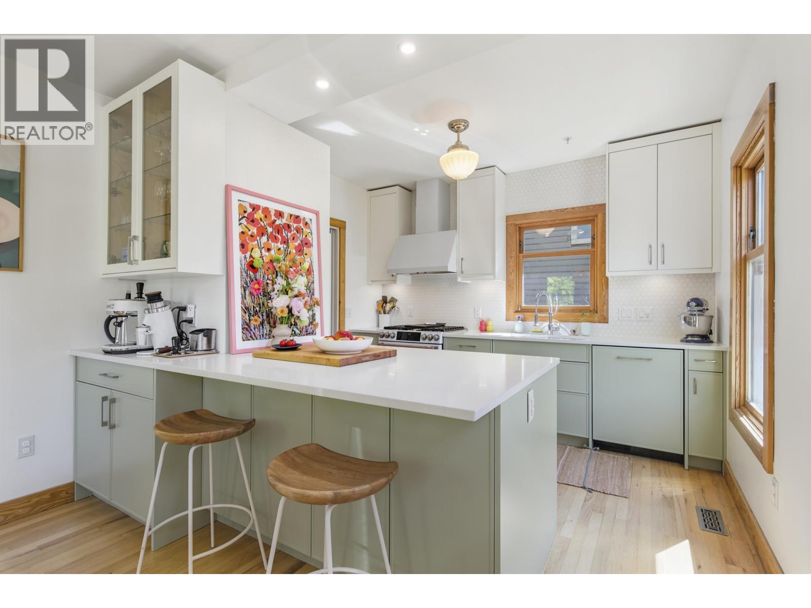 1608 WOODLAND DRIVE, Vancouver