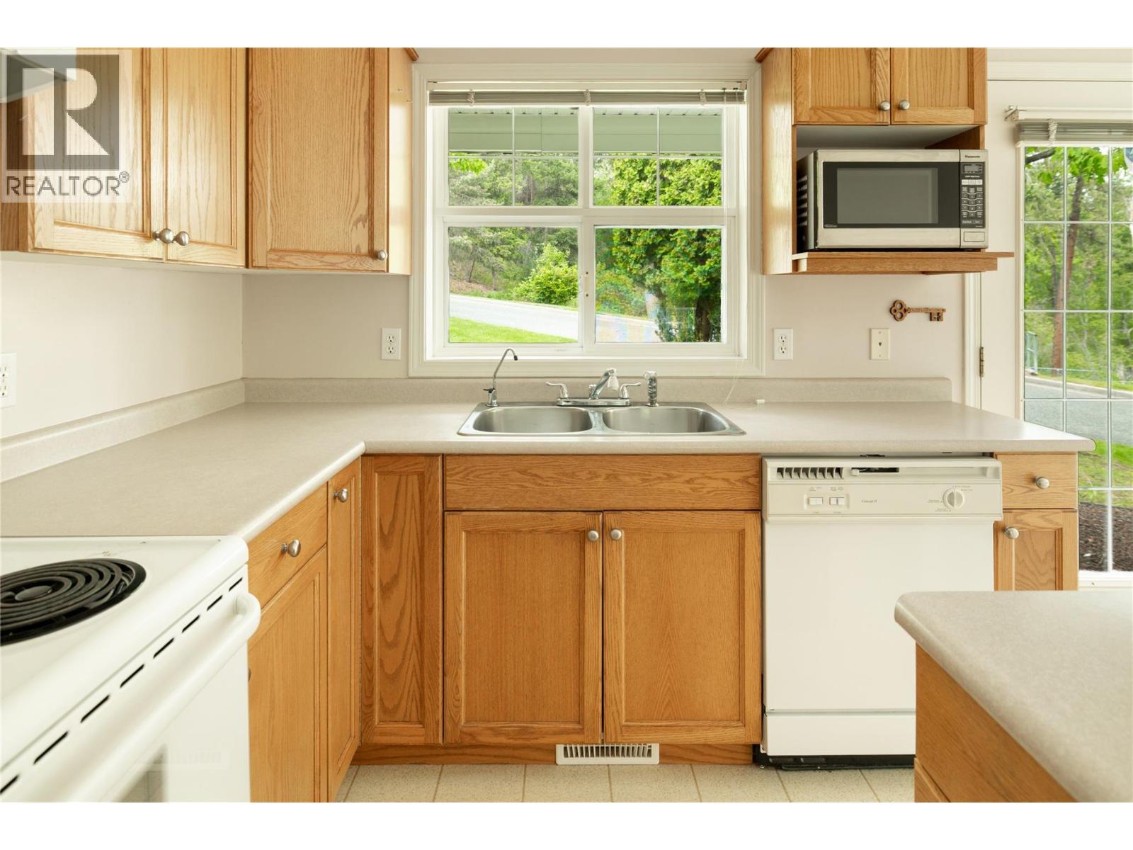 3825 GLEN CANYON Drive Unit# 101, West Kelowna