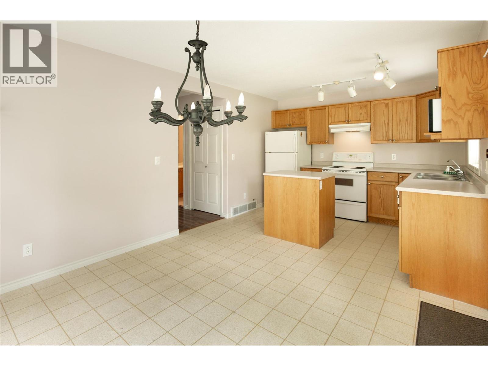 3825 GLEN CANYON Drive Unit# 101, West Kelowna
