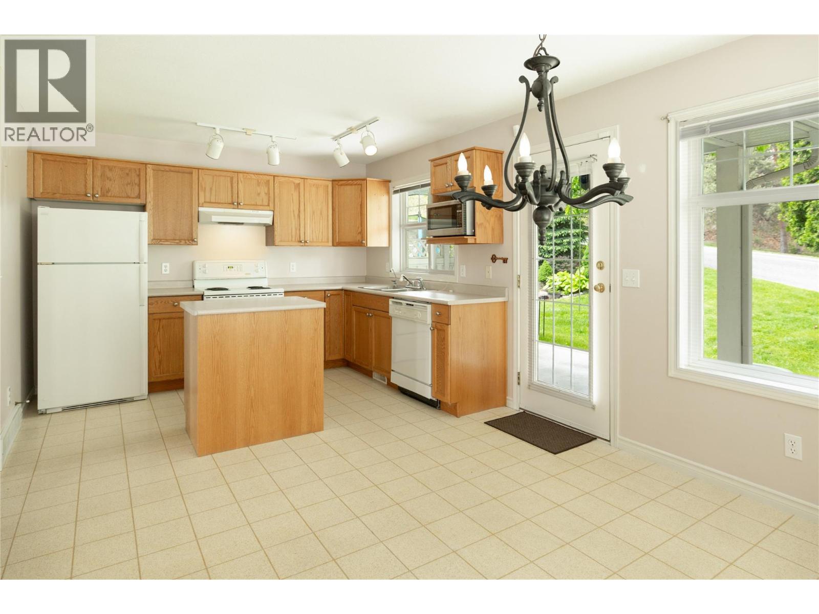 3825 GLEN CANYON Drive Unit# 101, West Kelowna