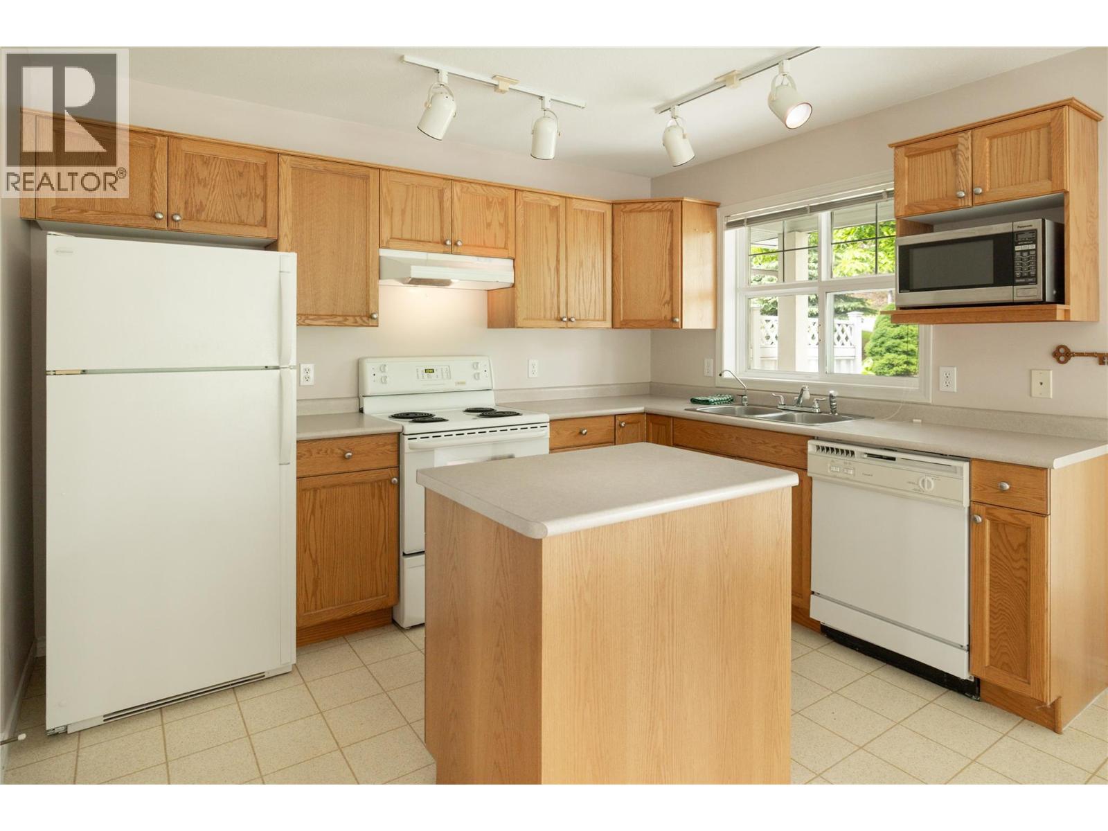 3825 GLEN CANYON Drive Unit# 101, West Kelowna