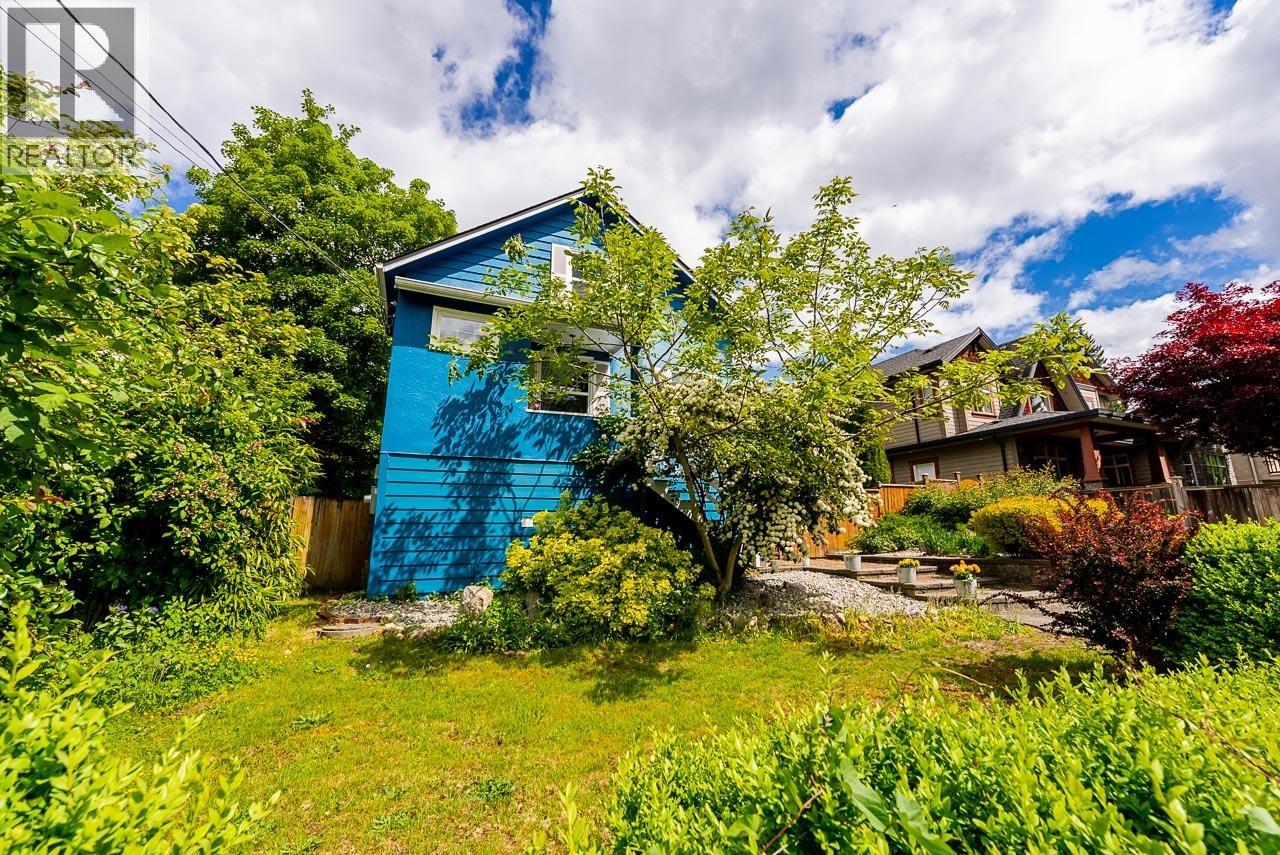 264 W QUEENS ROAD, North Vancouver