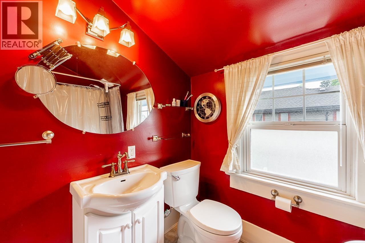 264 W QUEENS ROAD, North Vancouver