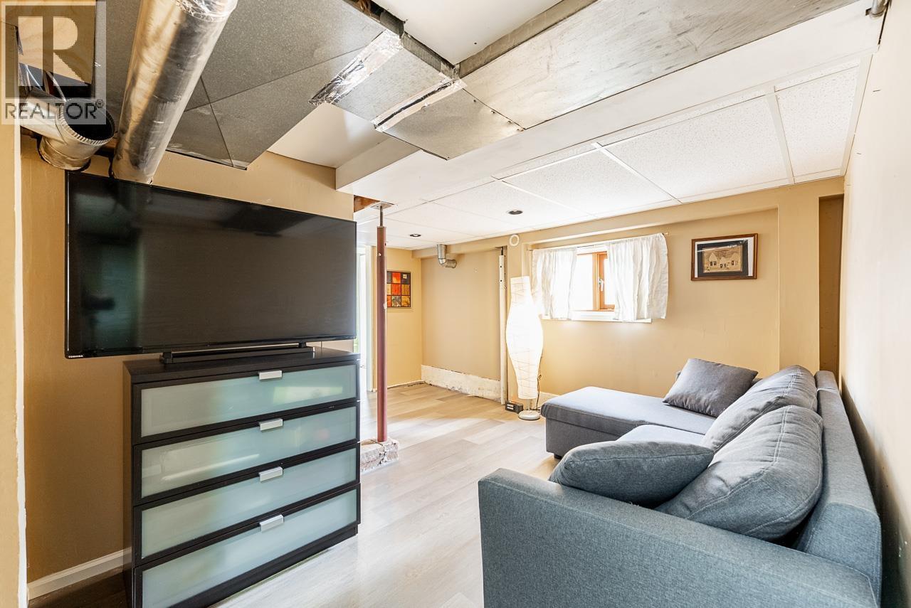 264 W QUEENS ROAD, North Vancouver