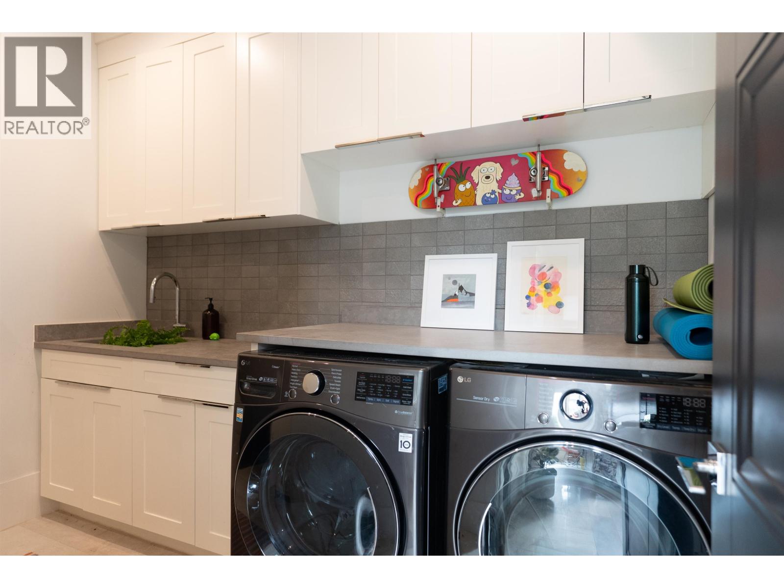 900 HENDRY AVENUE — photo 2