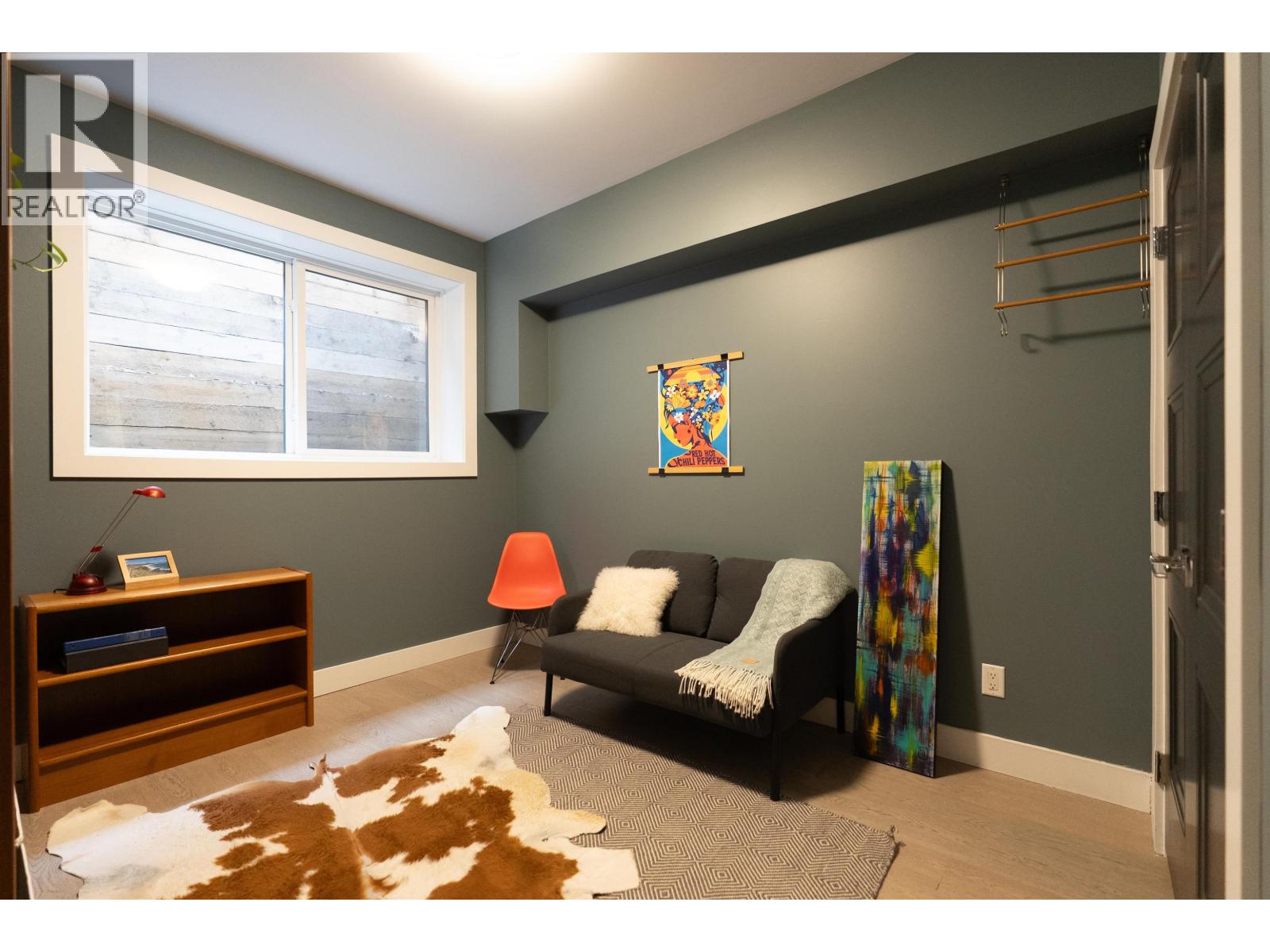 900 HENDRY AVENUE, North Vancouver