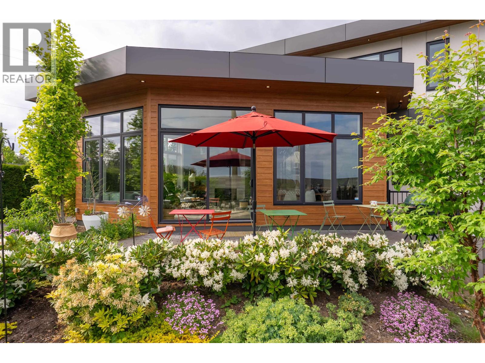 900 HENDRY AVENUE, North Vancouver