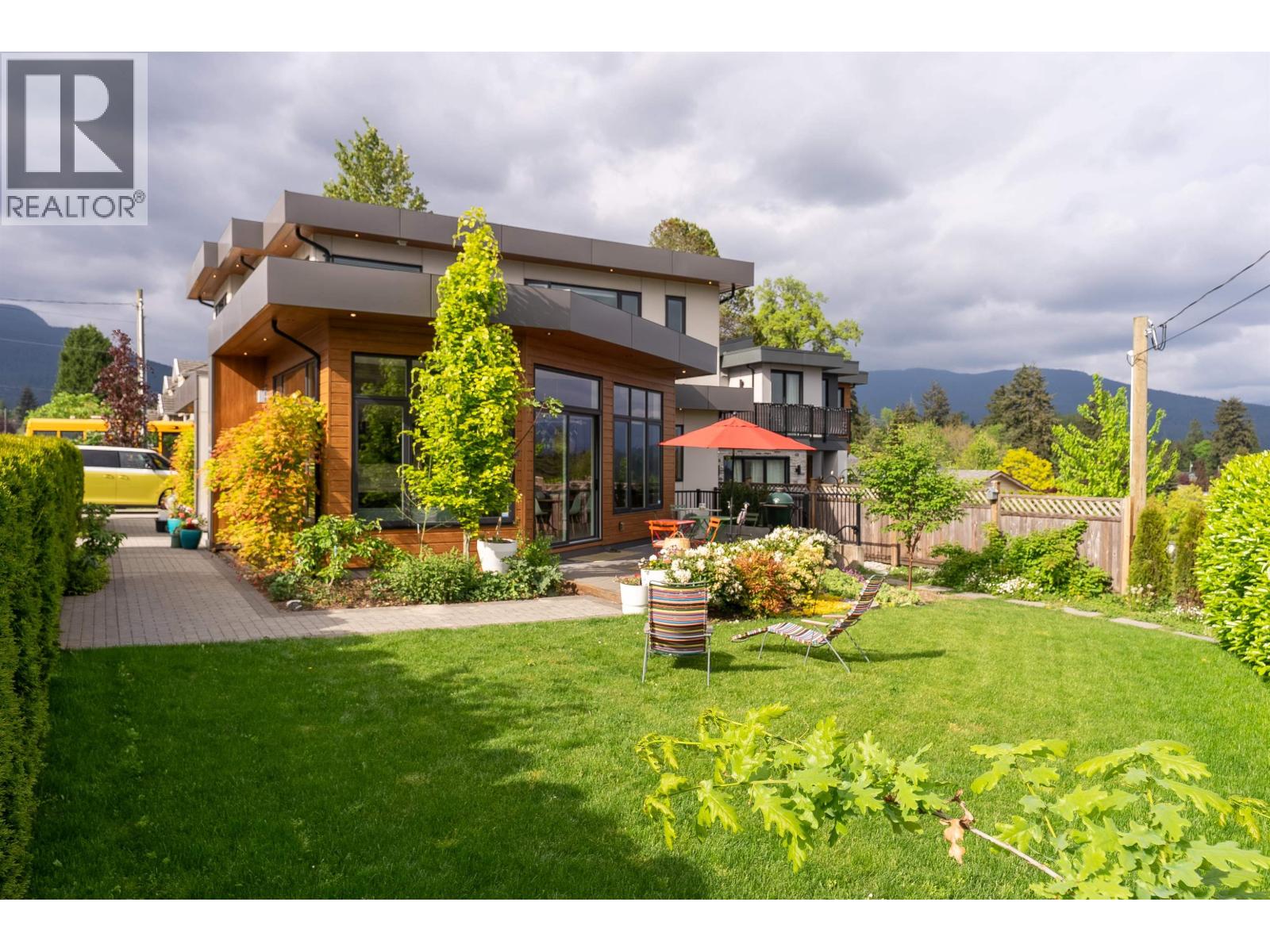 900 HENDRY AVENUE, North Vancouver