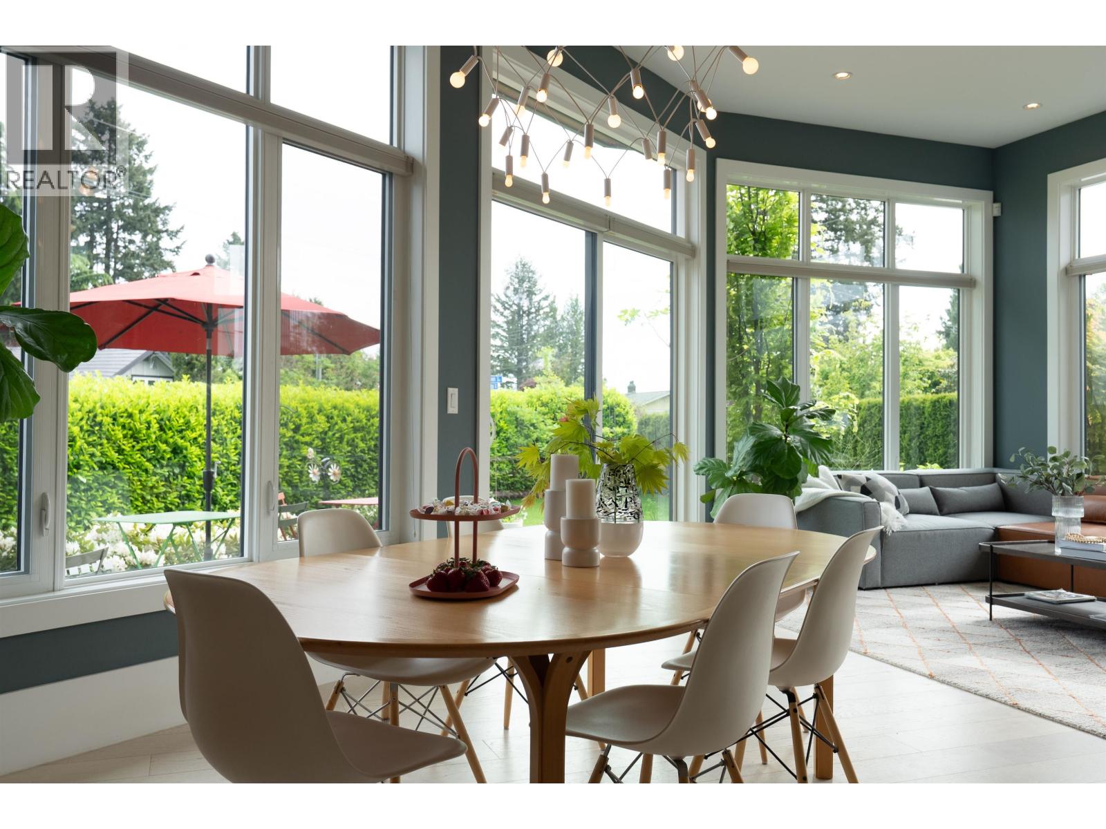 900 HENDRY AVENUE, North Vancouver