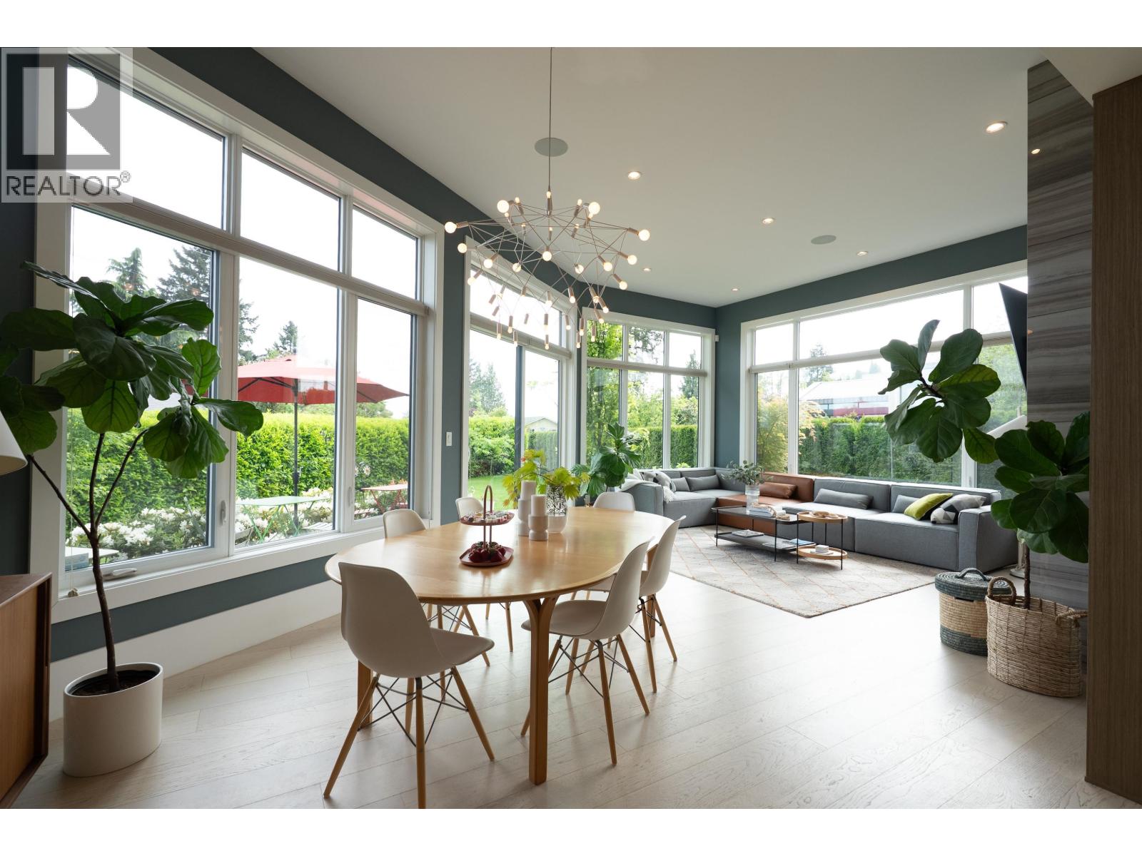 900 HENDRY AVENUE, North Vancouver