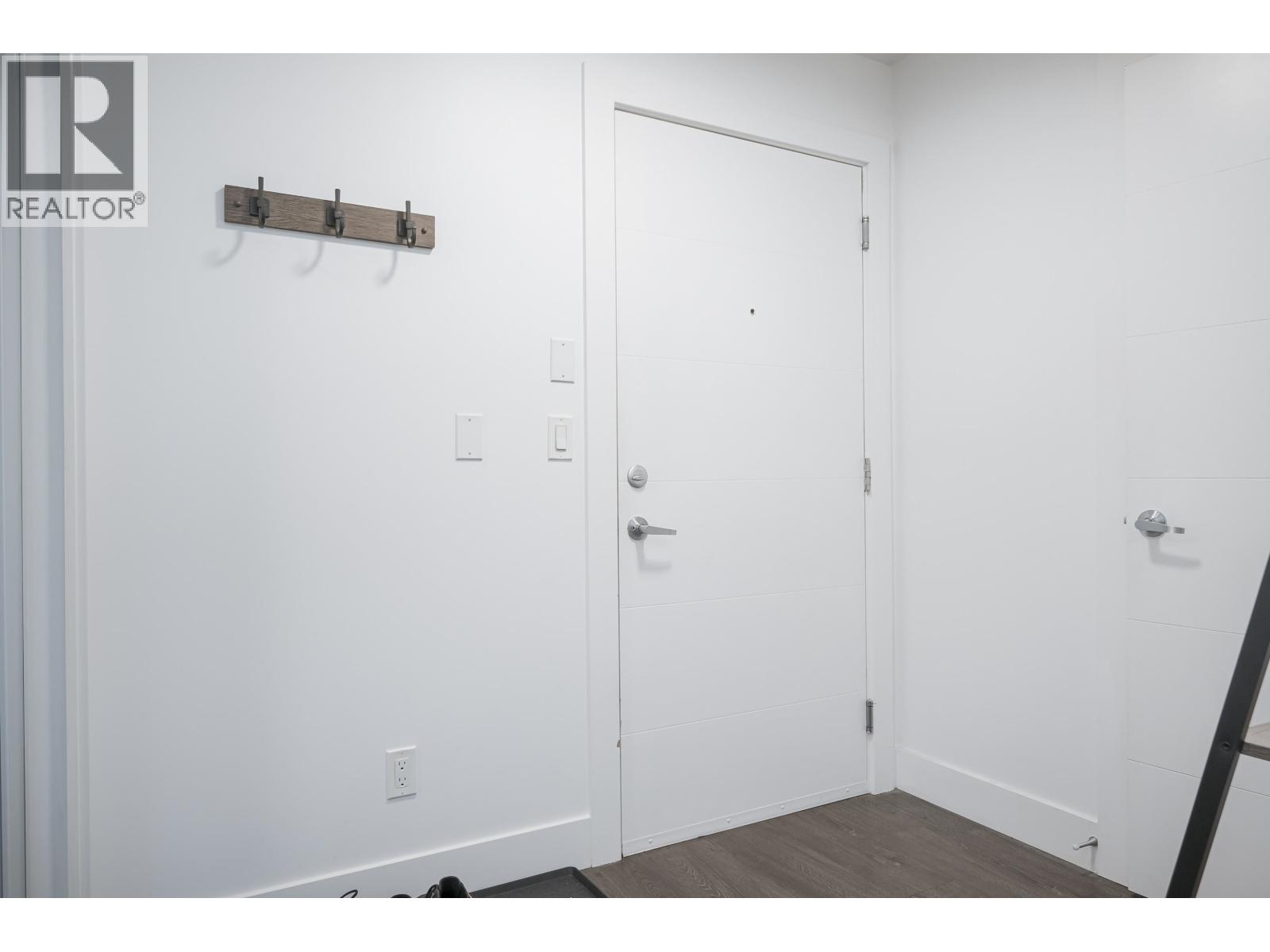 205 1990 WESTMINSTER AVENUE, Port Coquitlam