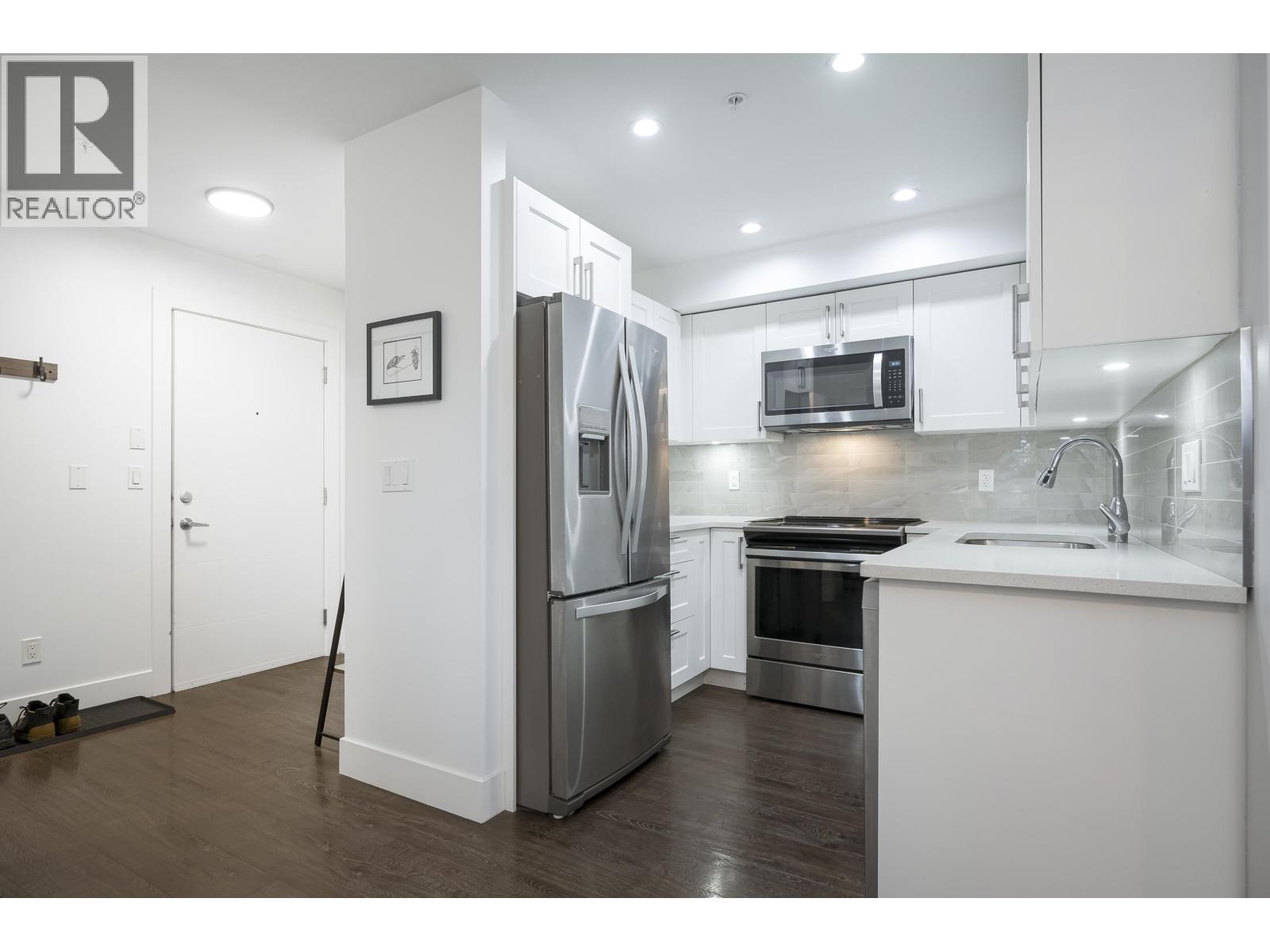 205 1990 WESTMINSTER AVENUE, Port Coquitlam
