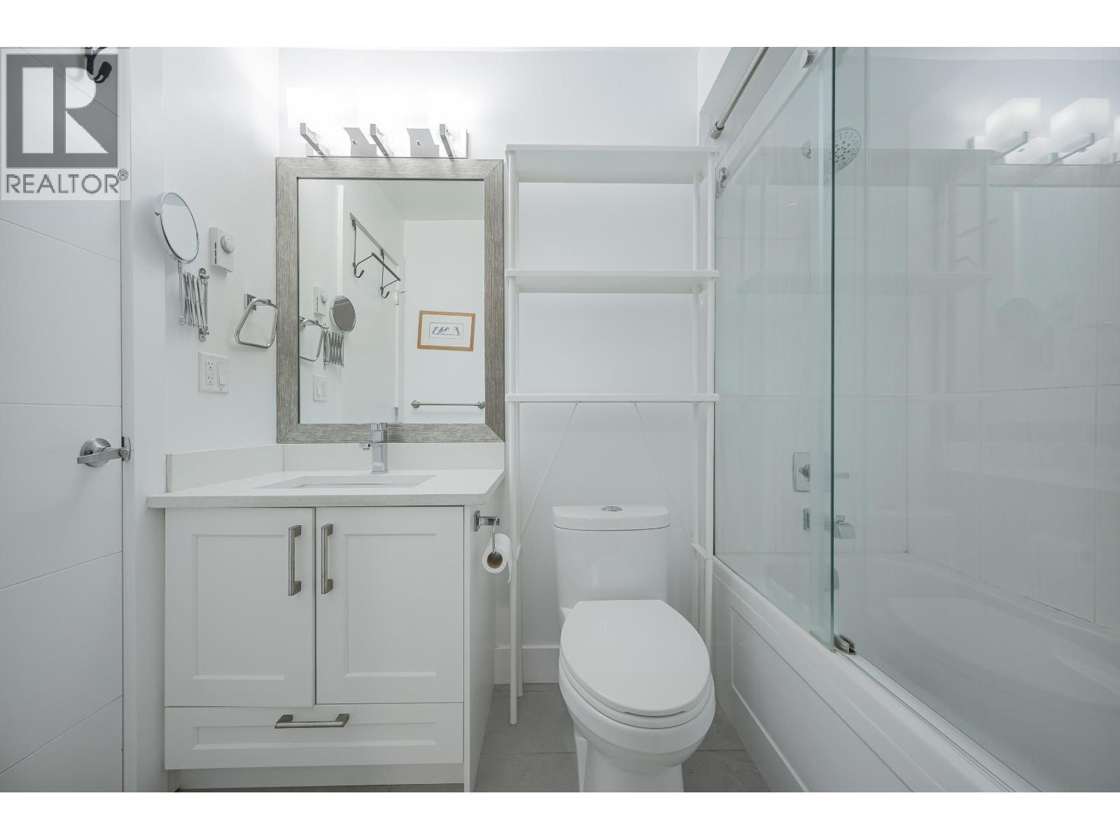 205 1990 WESTMINSTER AVENUE, Port Coquitlam