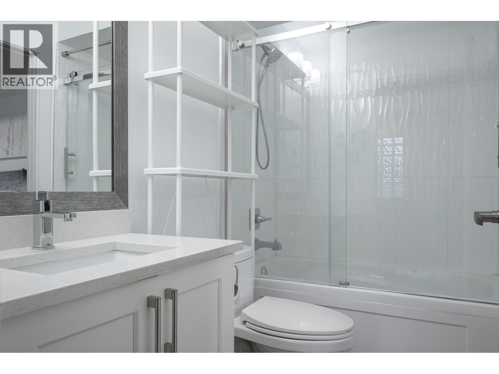 205 1990 WESTMINSTER AVENUE, Port Coquitlam