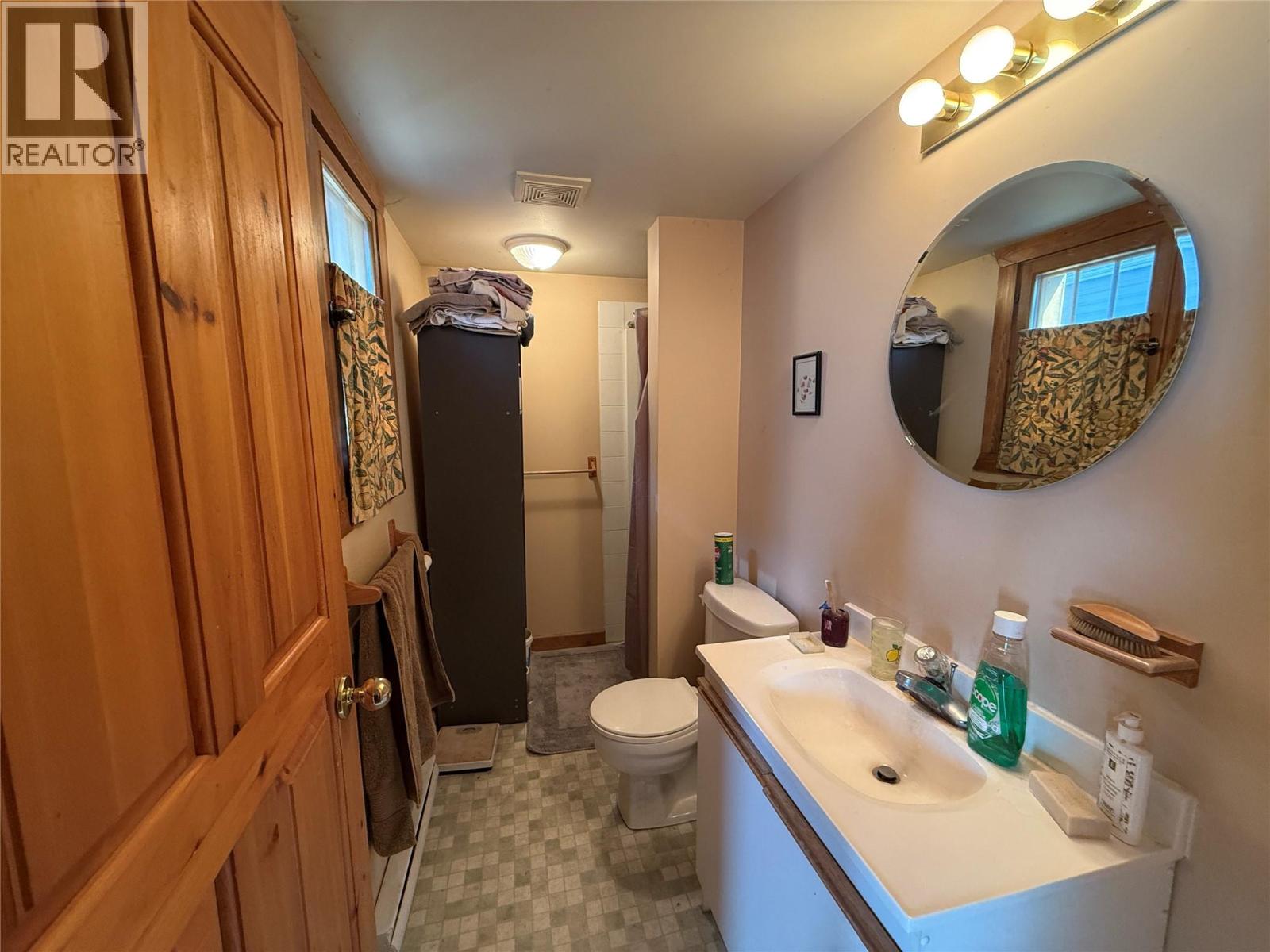 9215 Main Avenue - 32