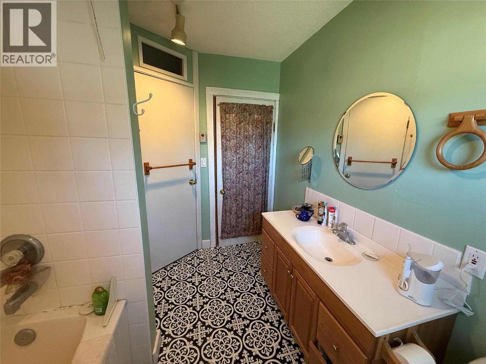 9215 Main Avenue - 53