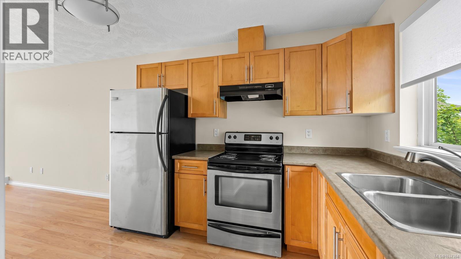 302 840 Shamrock Pl, Comox