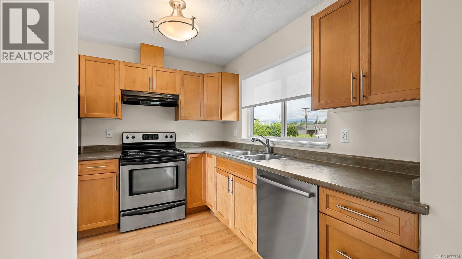 302 840 Shamrock Pl, Comox