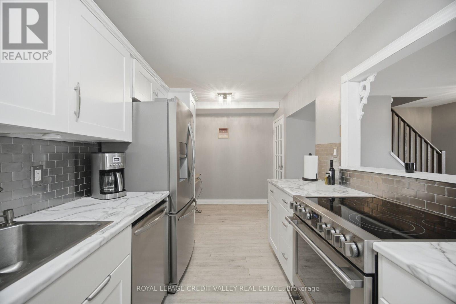 #4 2 PARKVIEW DRIVE - 11
