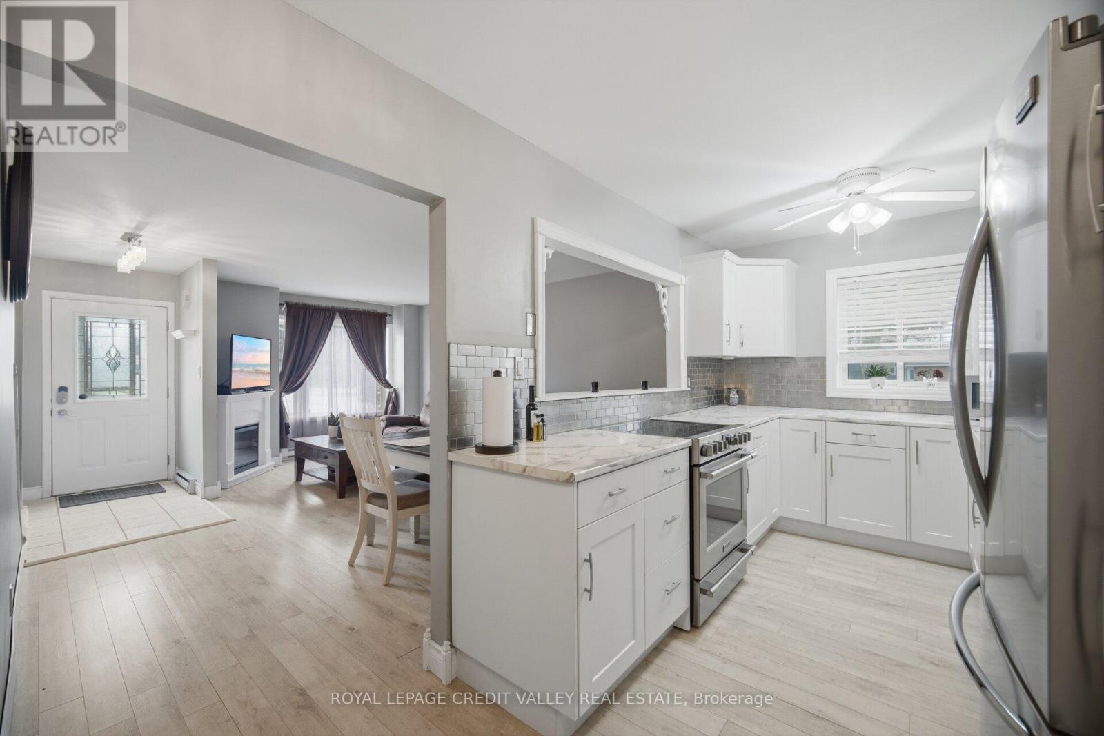 #4 2 PARKVIEW DRIVE - 14