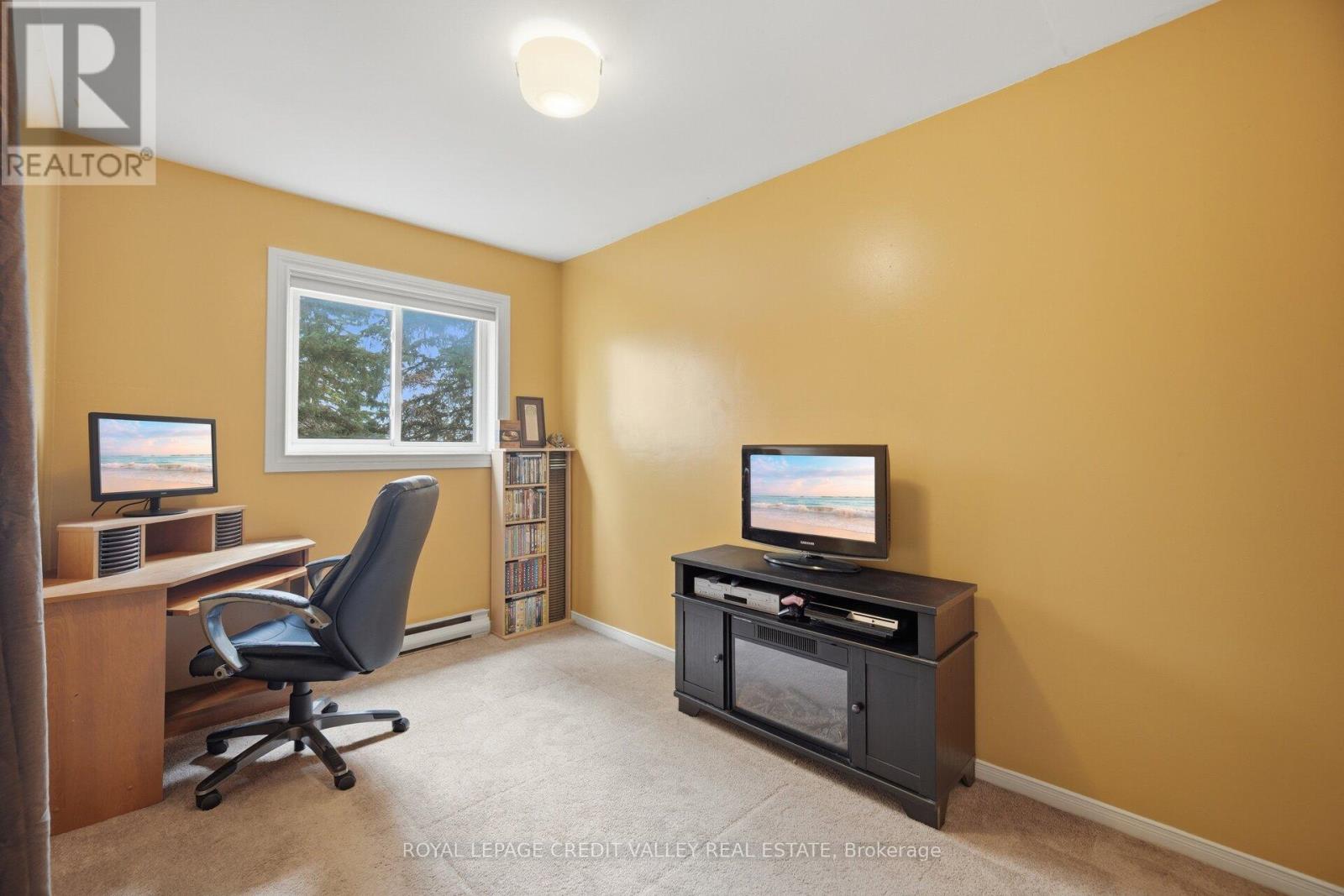 #4 2 PARKVIEW DRIVE - 18