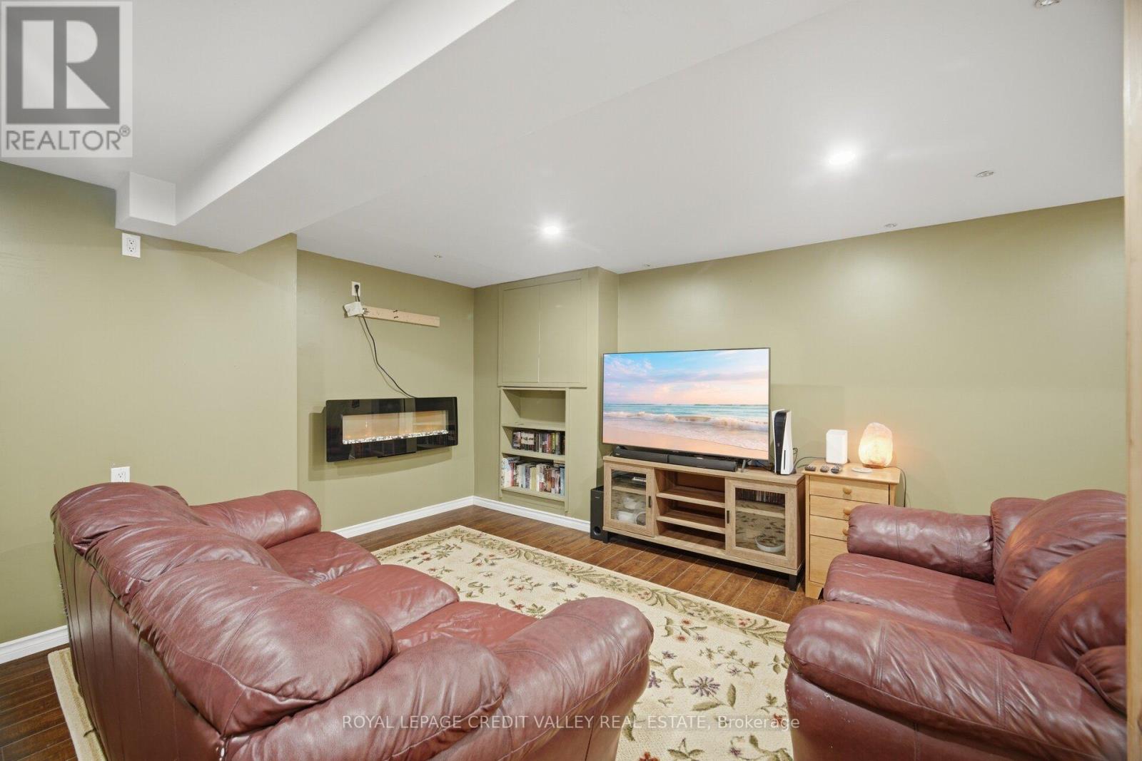 #4 2 PARKVIEW DRIVE - 23