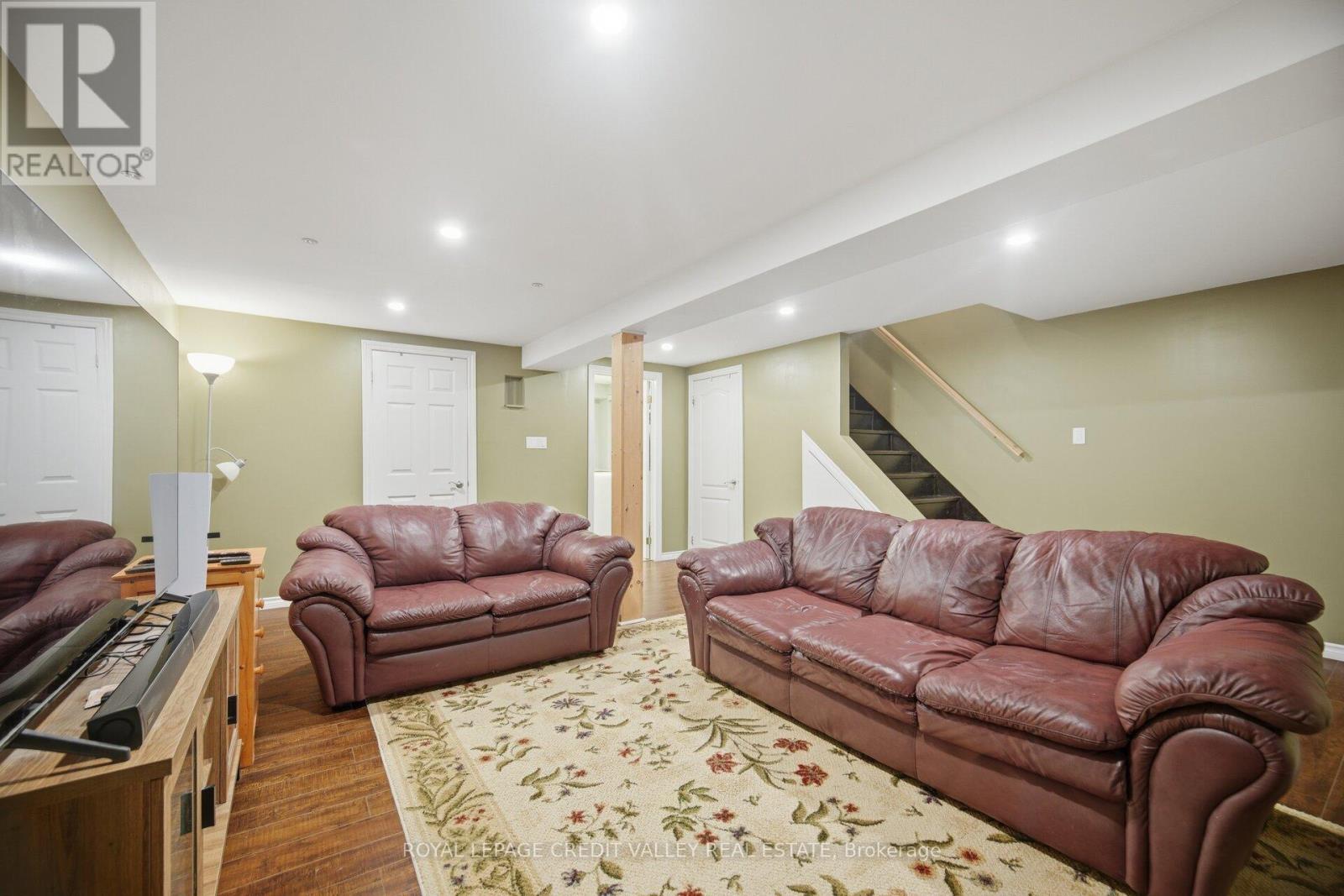 #4 2 PARKVIEW DRIVE - 25