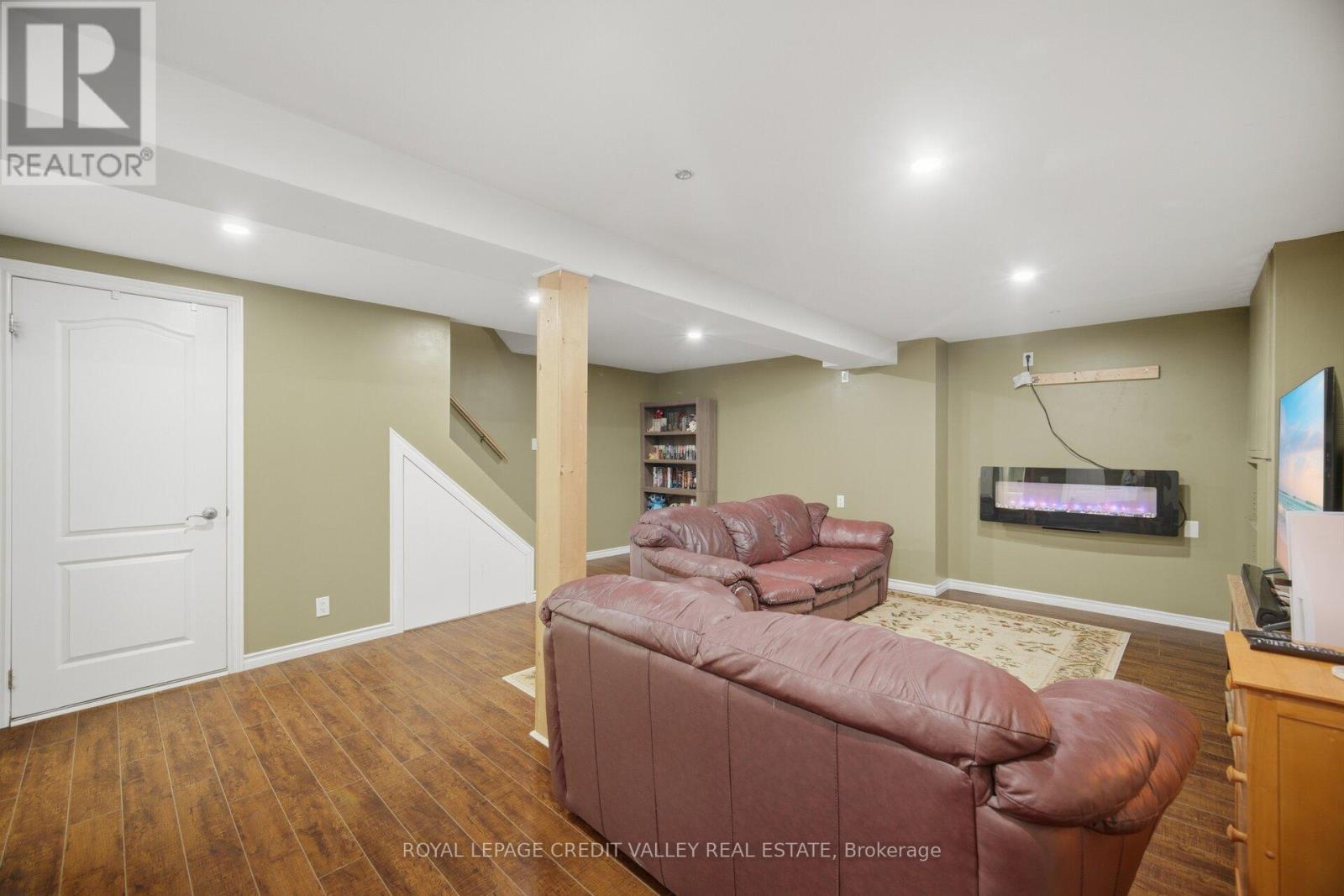 #4 2 PARKVIEW DRIVE - 26