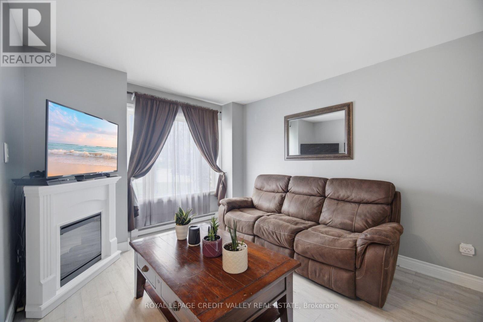 #4 2 PARKVIEW DRIVE - 7