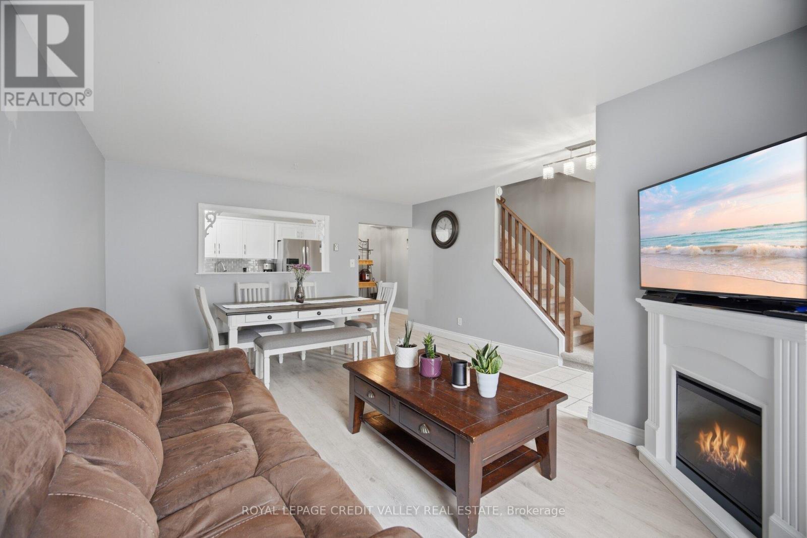 #4 2 PARKVIEW DRIVE - 8