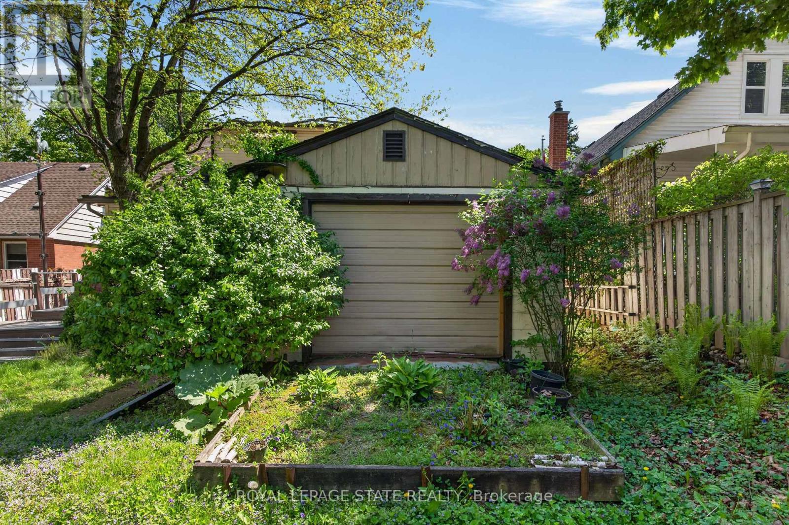 16 BRODICK STREET - 48