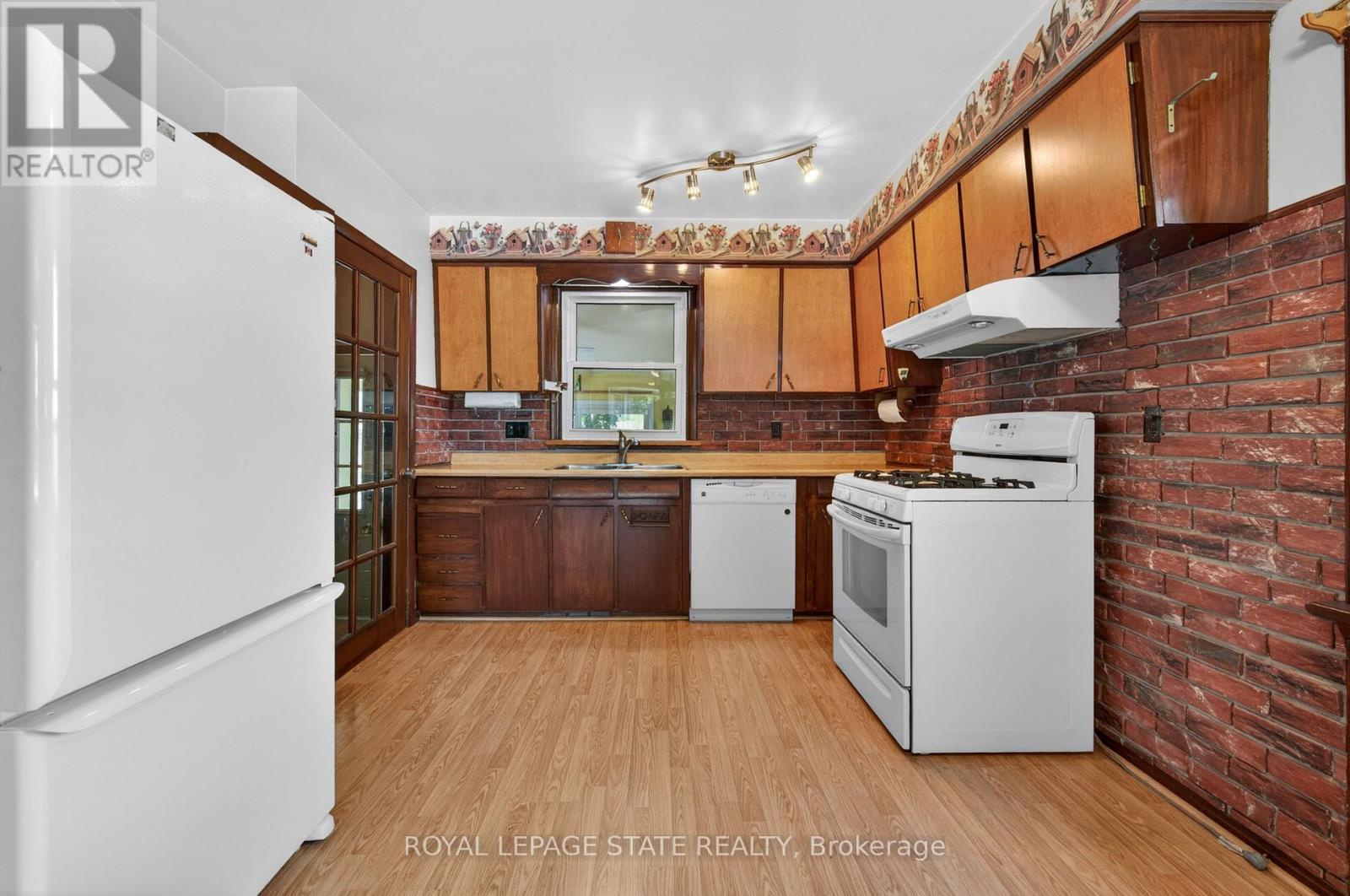 16 BRODICK STREET - 5