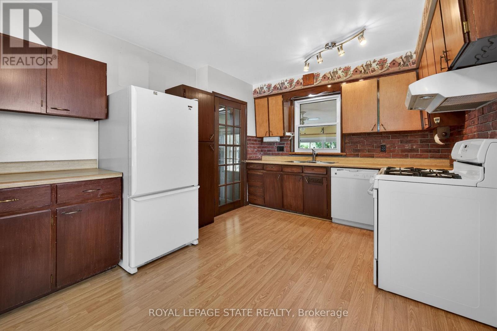 16 BRODICK STREET - 6