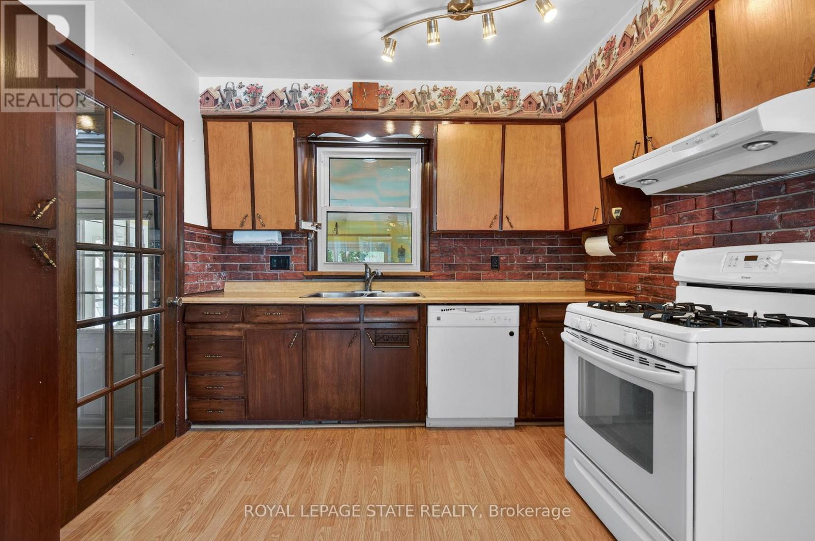 16 BRODICK STREET - 8